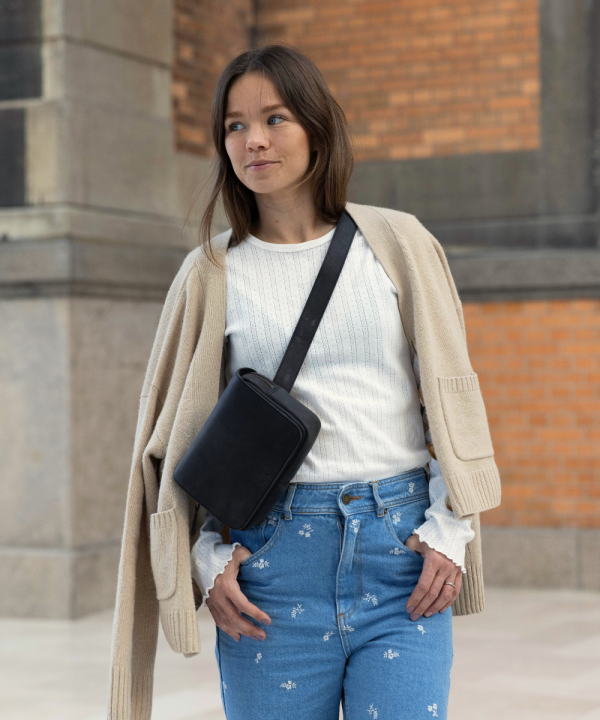 Sling bag Valletta i sort læder